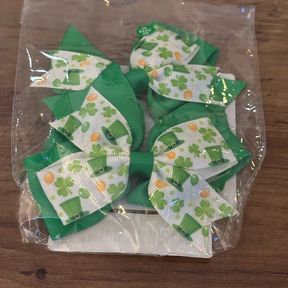 NWT  St. Patrick's Day hair bows - set of 2.  So cute